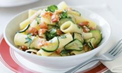 طريقة عمل باستا ريجاتوني بالكوسة والبندورة